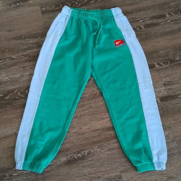 Nike Sweats - Picture 2 of 3